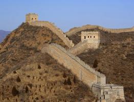 Кто построил Великую китайскую стену и зачем?